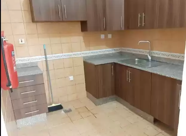 Жилой Готовая недвижимость 2 спальни Н/Ф Квартира  в аренду в Аль-Садд , Доха #14913 - 1  image 